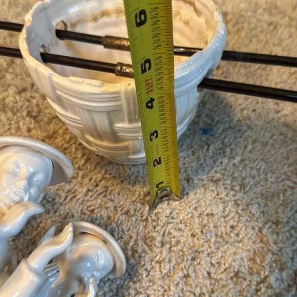 Ceramic or China - Asian Men Carrying a Basket Elegant White Ceramic Figurine - Picture 10 of 14